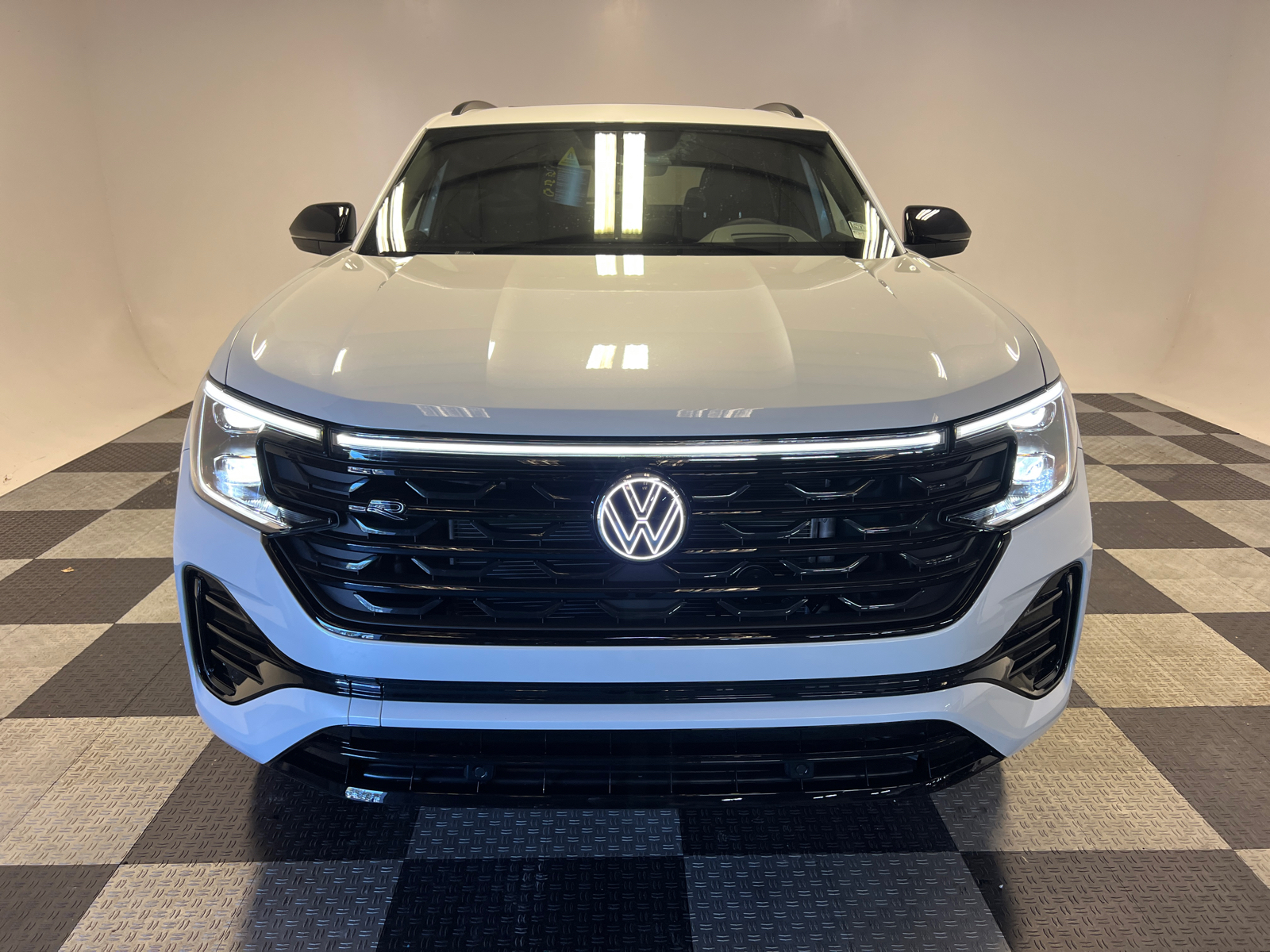 2025 Volkswagen Atlas Cross Sport 2.0T SEL R-Line 2