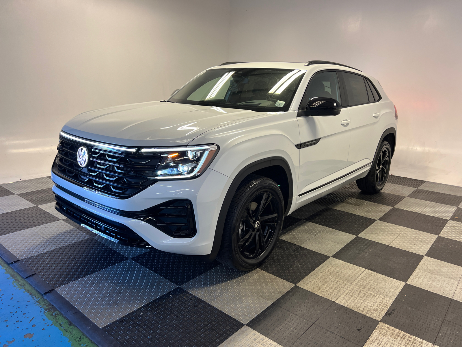 2025 Volkswagen Atlas Cross Sport 2.0T SEL R-Line 3