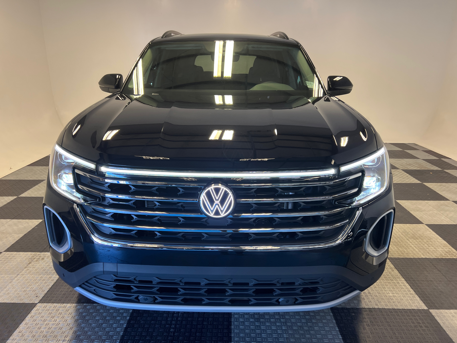 2025 Volkswagen Atlas 2.0T SE w/Technology 2