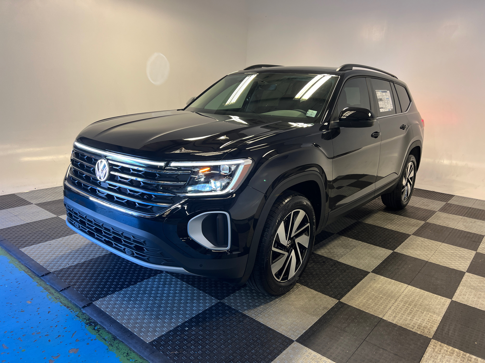 2025 Volkswagen Atlas 2.0T SE w/Technology 3