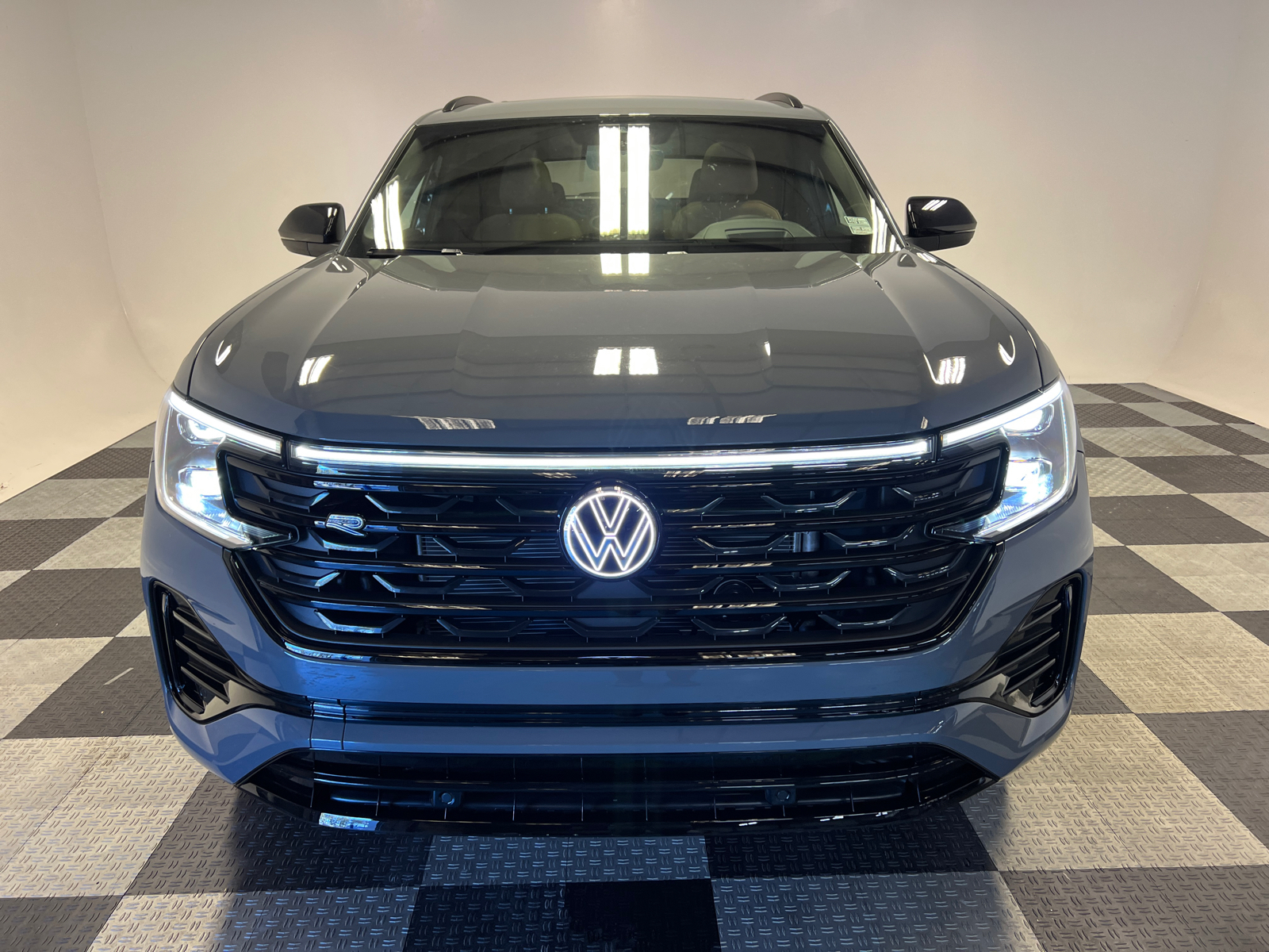 2025 Volkswagen Atlas Cross Sport 2.0T SEL R-Line 2