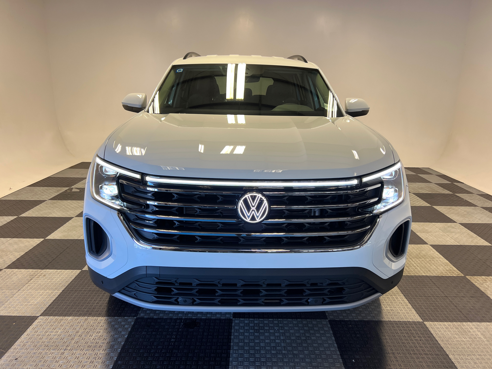 2025 Volkswagen Atlas 2.0T SE w/Technology 2