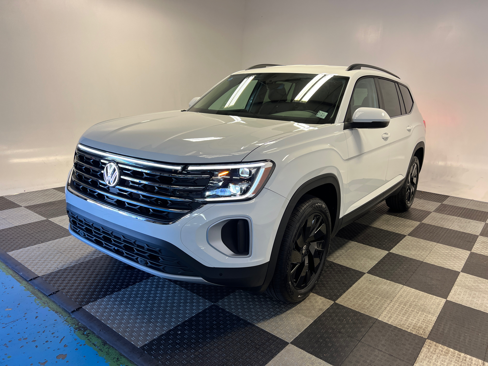 2025 Volkswagen Atlas 2.0T SE w/Technology 3