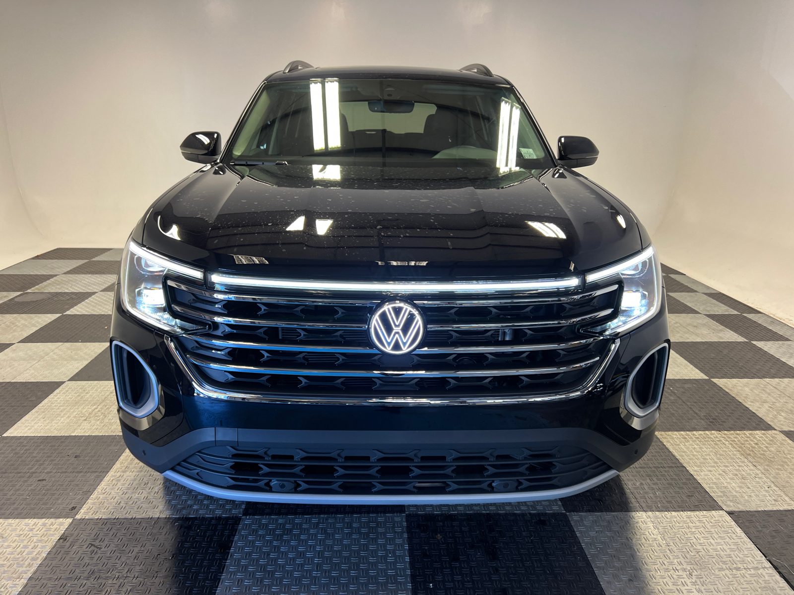 2025 Volkswagen Atlas 2.0T SE w/Technology 2