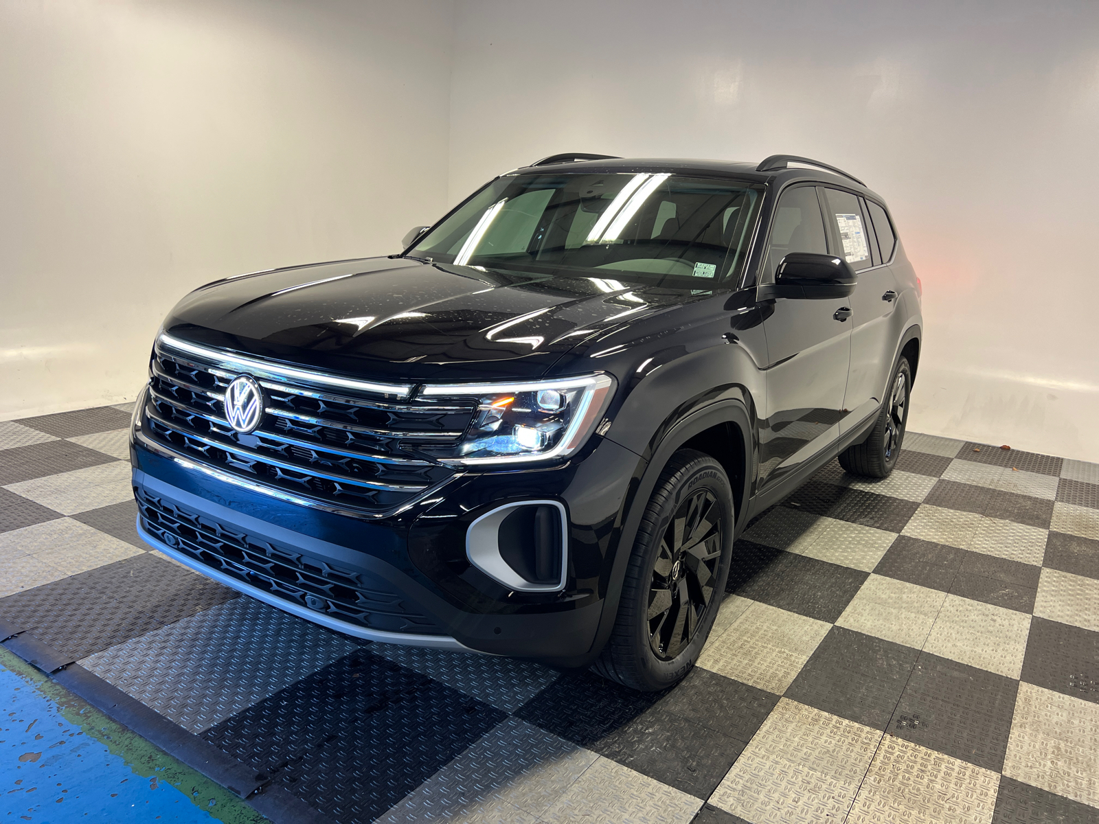 2025 Volkswagen Atlas 2.0T SE w/Technology 3