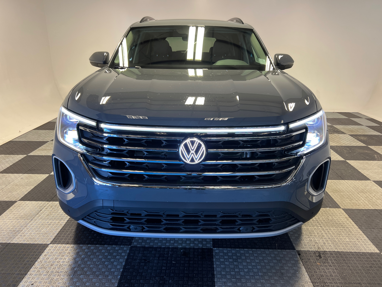 2025 Volkswagen Atlas SE 2