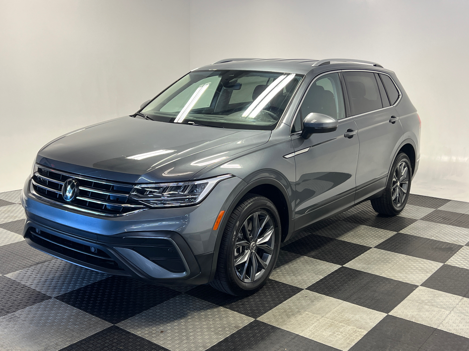 2024 Volkswagen Tiguan 2.0T SE 3