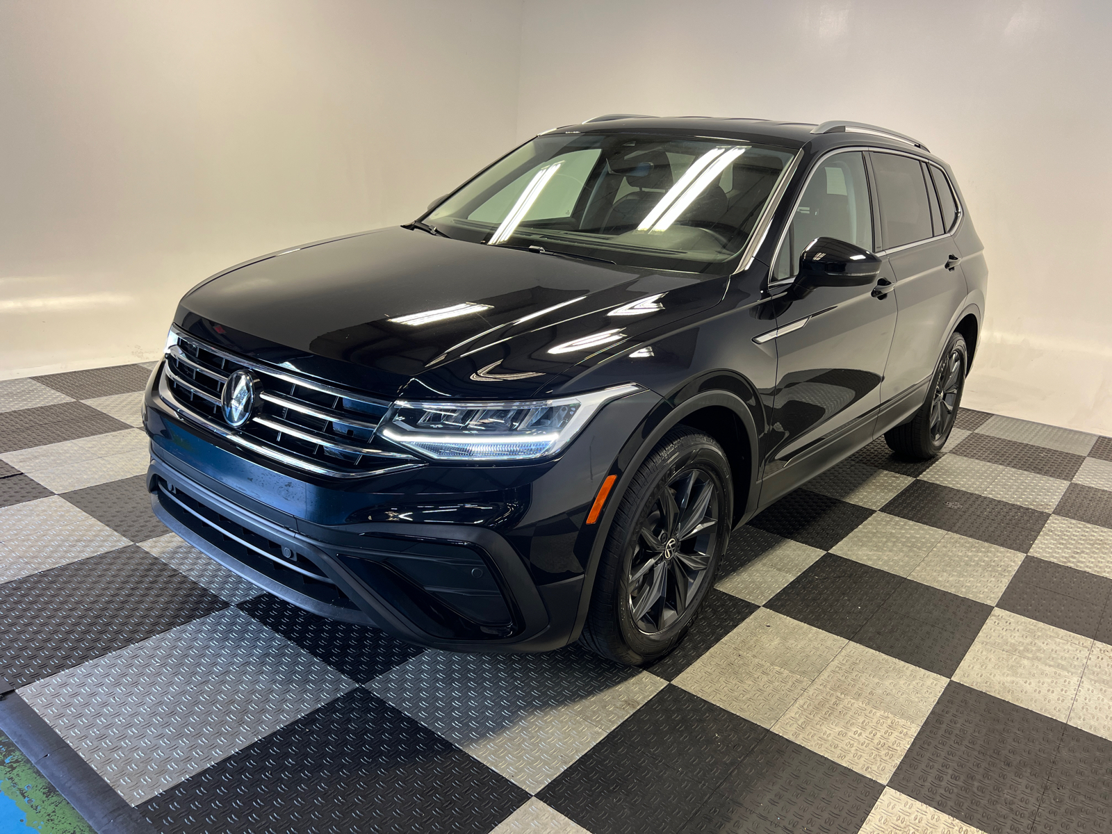 2024 Volkswagen Tiguan 2.0T SE 3