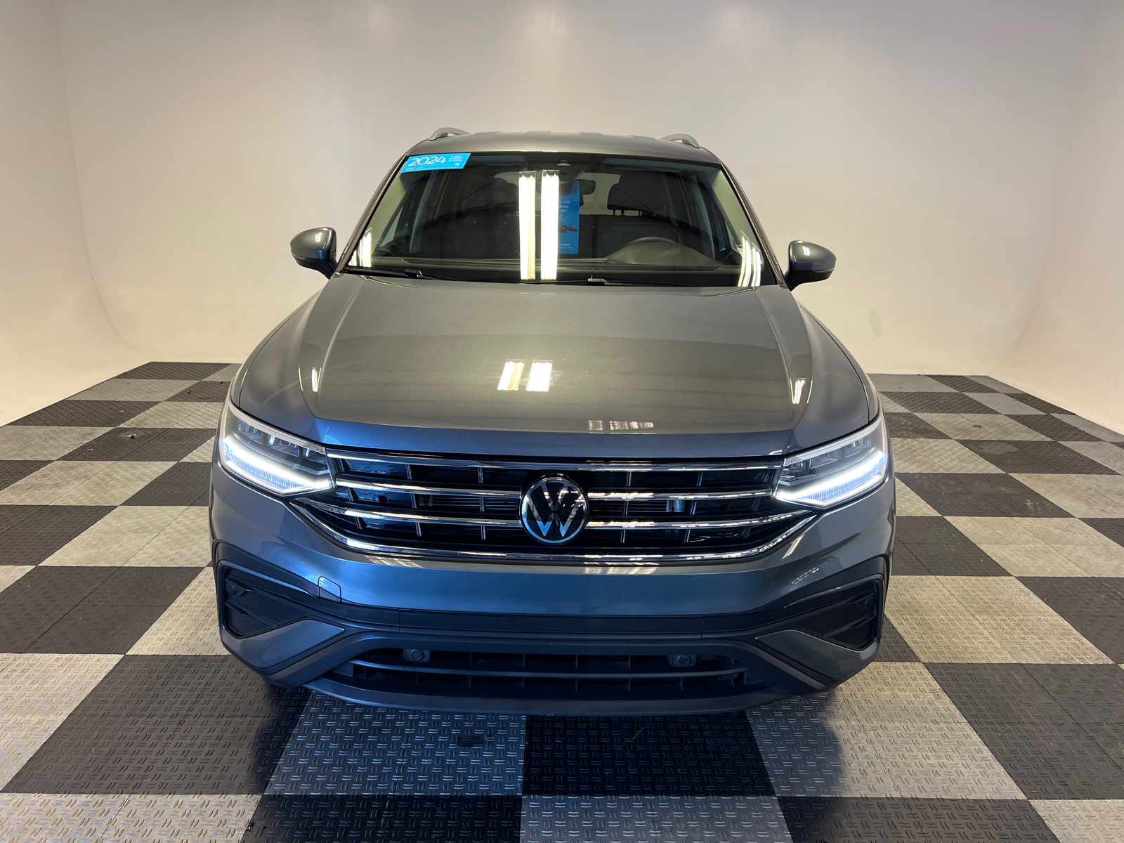 2024 Volkswagen Tiguan 2.0T SE 2