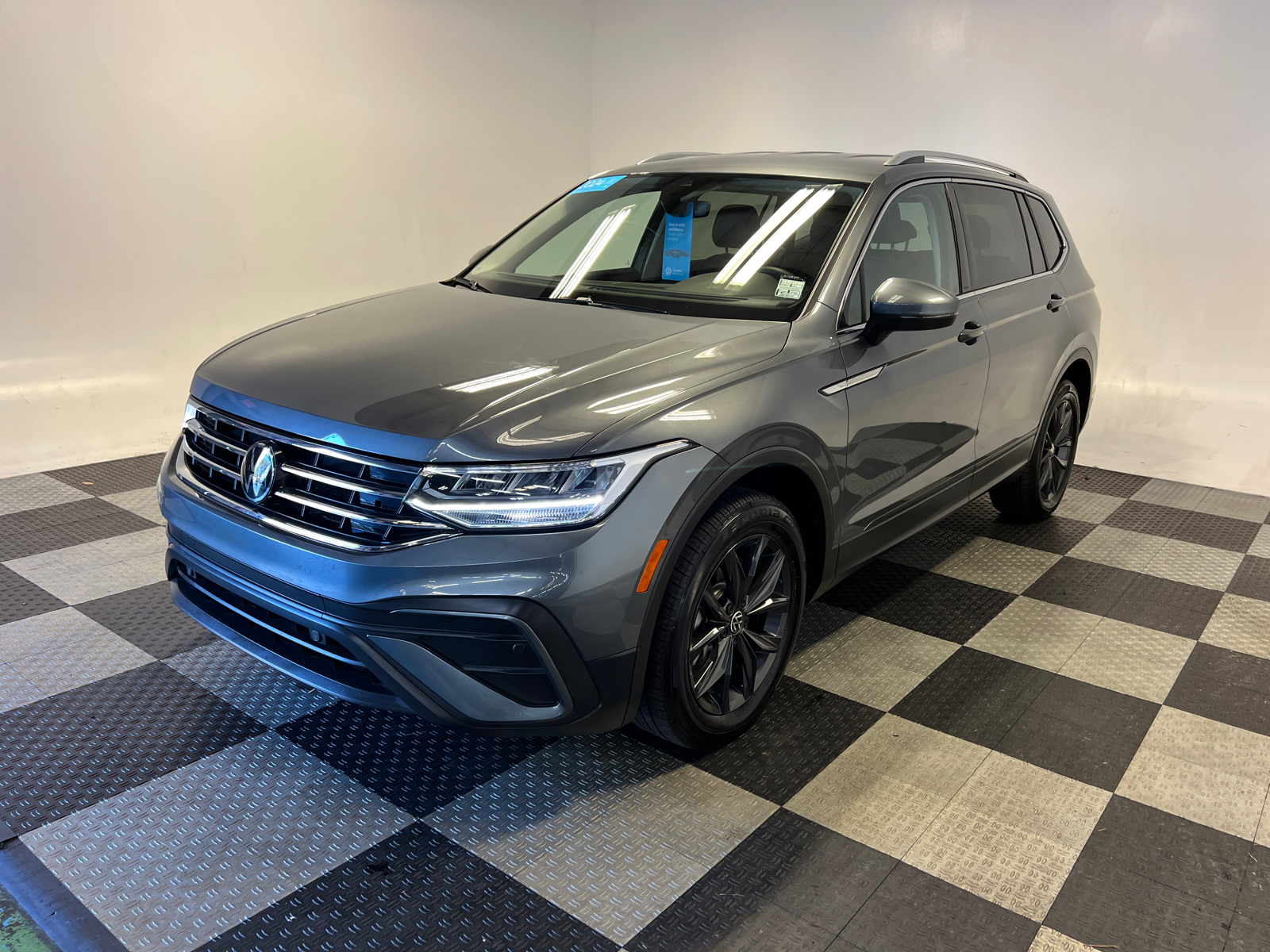 2024 Volkswagen Tiguan 2.0T SE 3