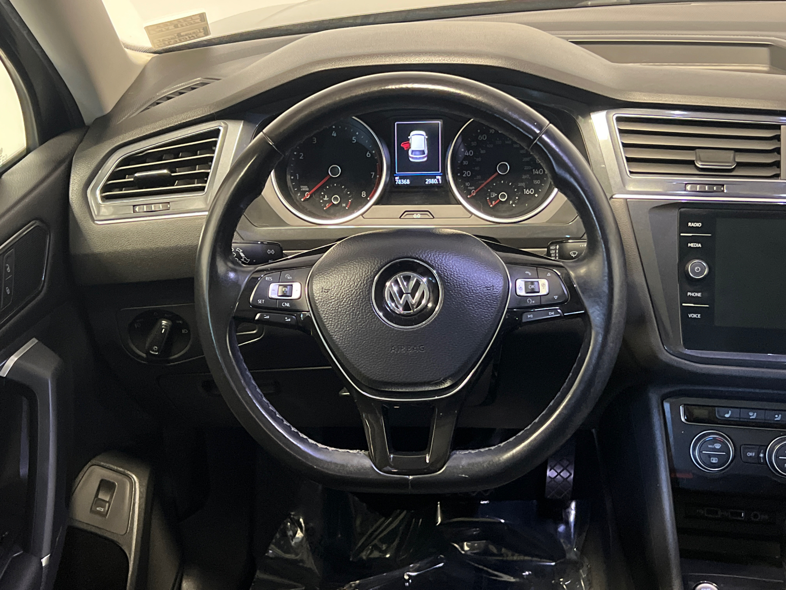 2018 Volkswagen Tiguan 2.0T SEL 23