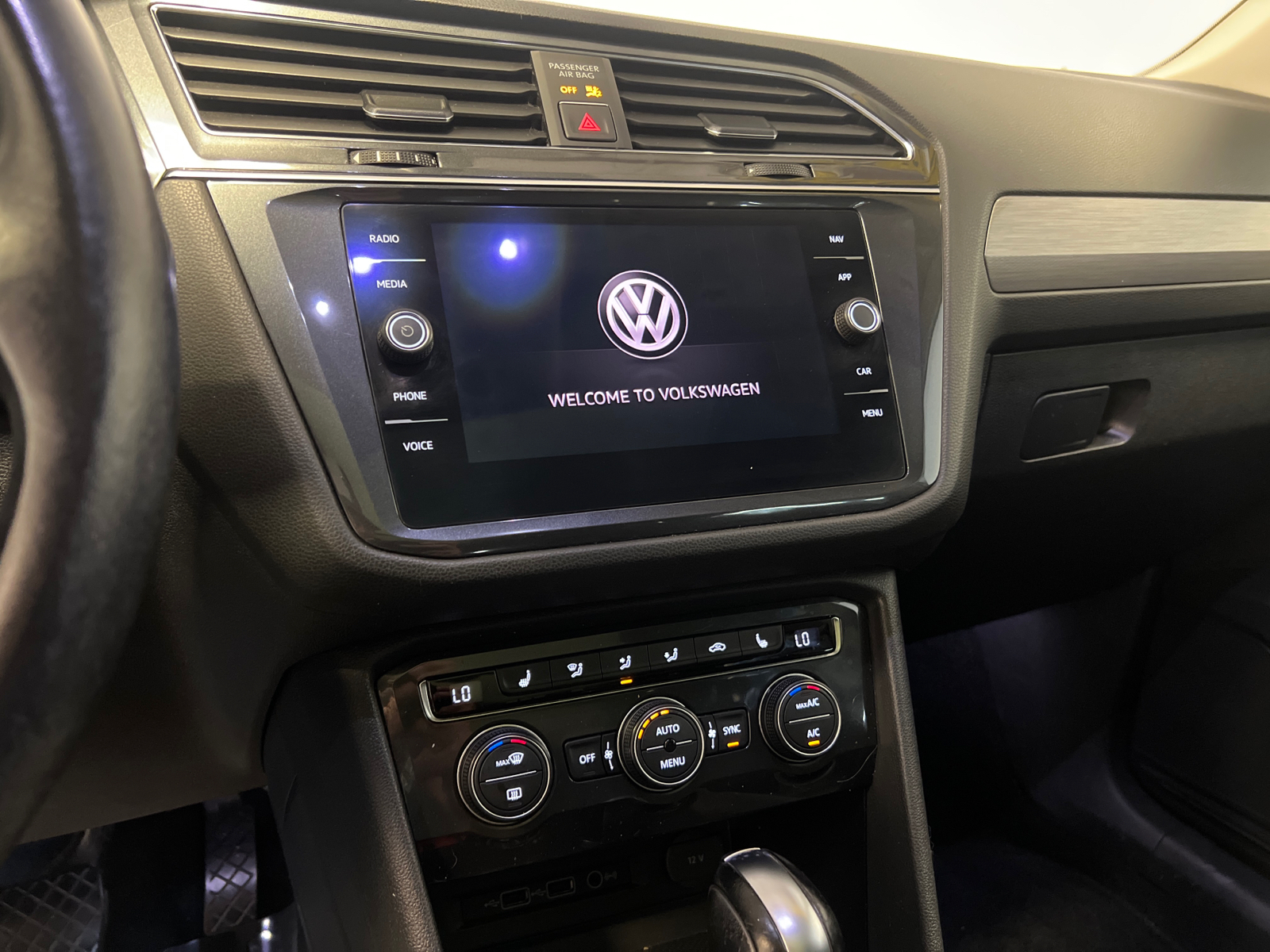 2018 Volkswagen Tiguan 2.0T SEL 29