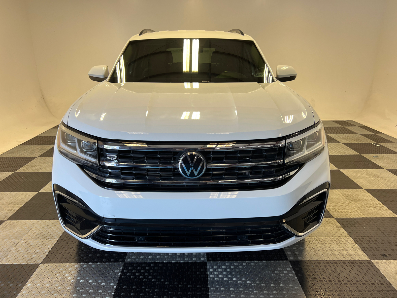 2021 Volkswagen Atlas 3.6L V6 SE w/Technology R-Line 2