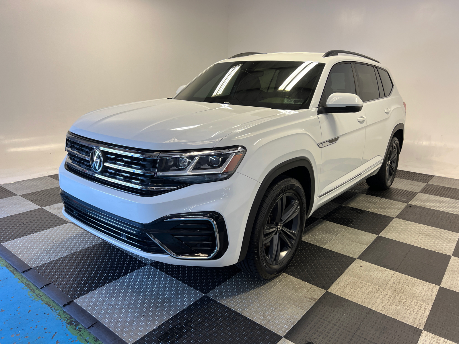 2021 Volkswagen Atlas 3.6L V6 SE w/Technology R-Line 3