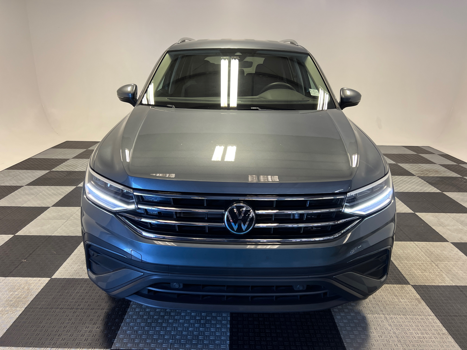 2023 Volkswagen Tiguan 2.0T SE 2