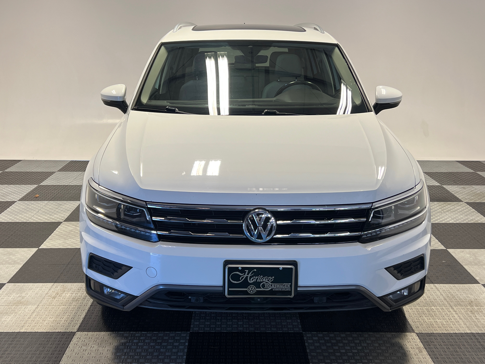 2018 Volkswagen Tiguan 2.0T SEL Premium 2