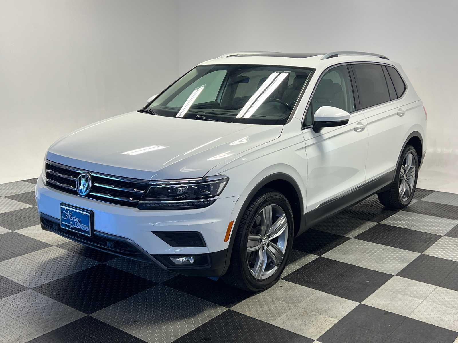 2018 Volkswagen Tiguan 2.0T SEL Premium 3