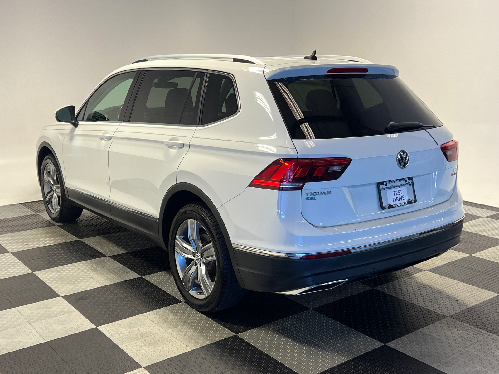 2018 Volkswagen Tiguan 2.0T SEL Premium 4