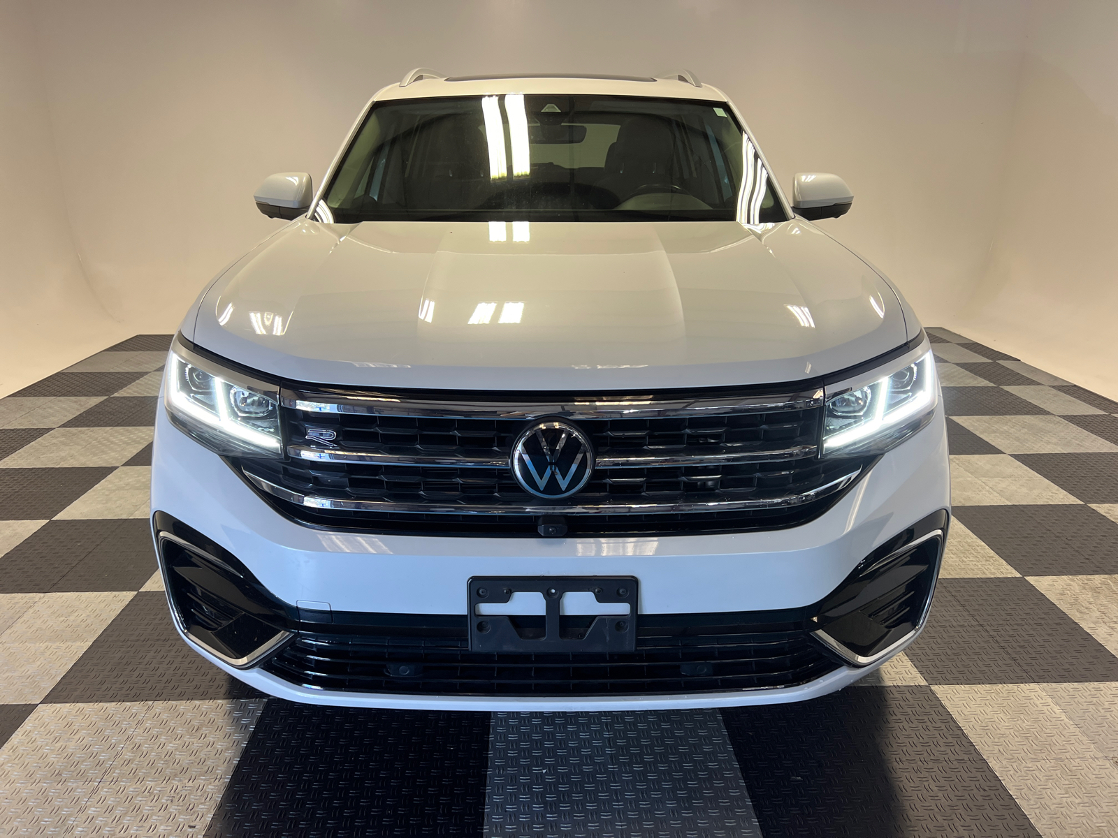 2022 Volkswagen Atlas 3.6L V6 SEL Premium R-Line 2