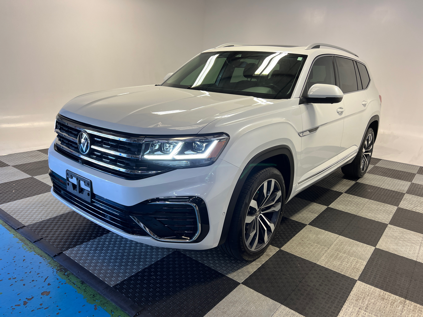 2022 Volkswagen Atlas 3.6L V6 SEL Premium R-Line 3