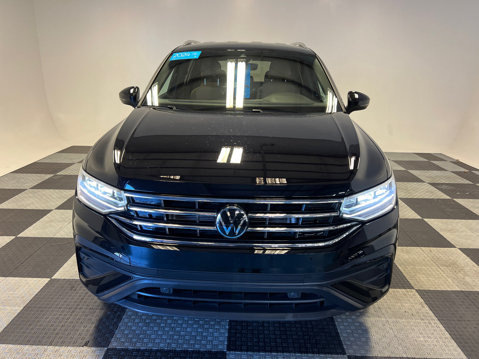 2024 Volkswagen Tiguan 2.0T SE 2