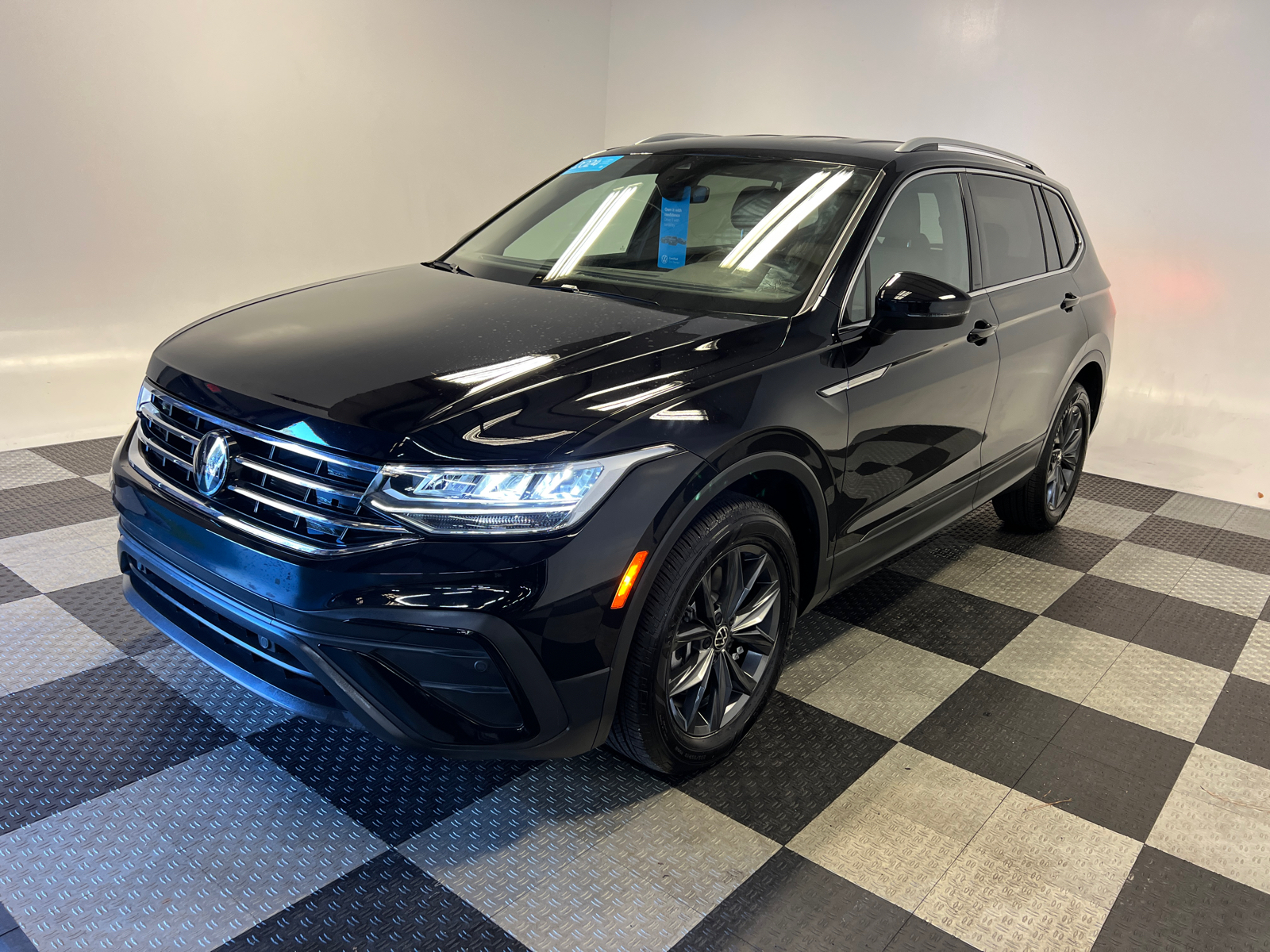 2024 Volkswagen Tiguan 2.0T SE 3