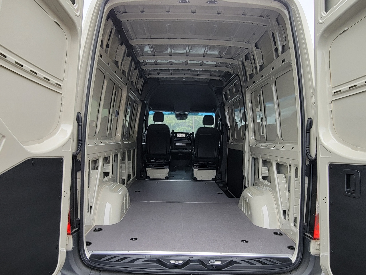 2024 Mercedes-Benz Sprinter Cargo Van  5