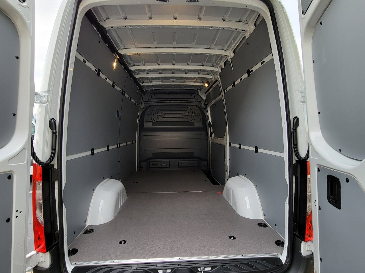 2024 Mercedes-Benz Sprinter Cargo Van  18