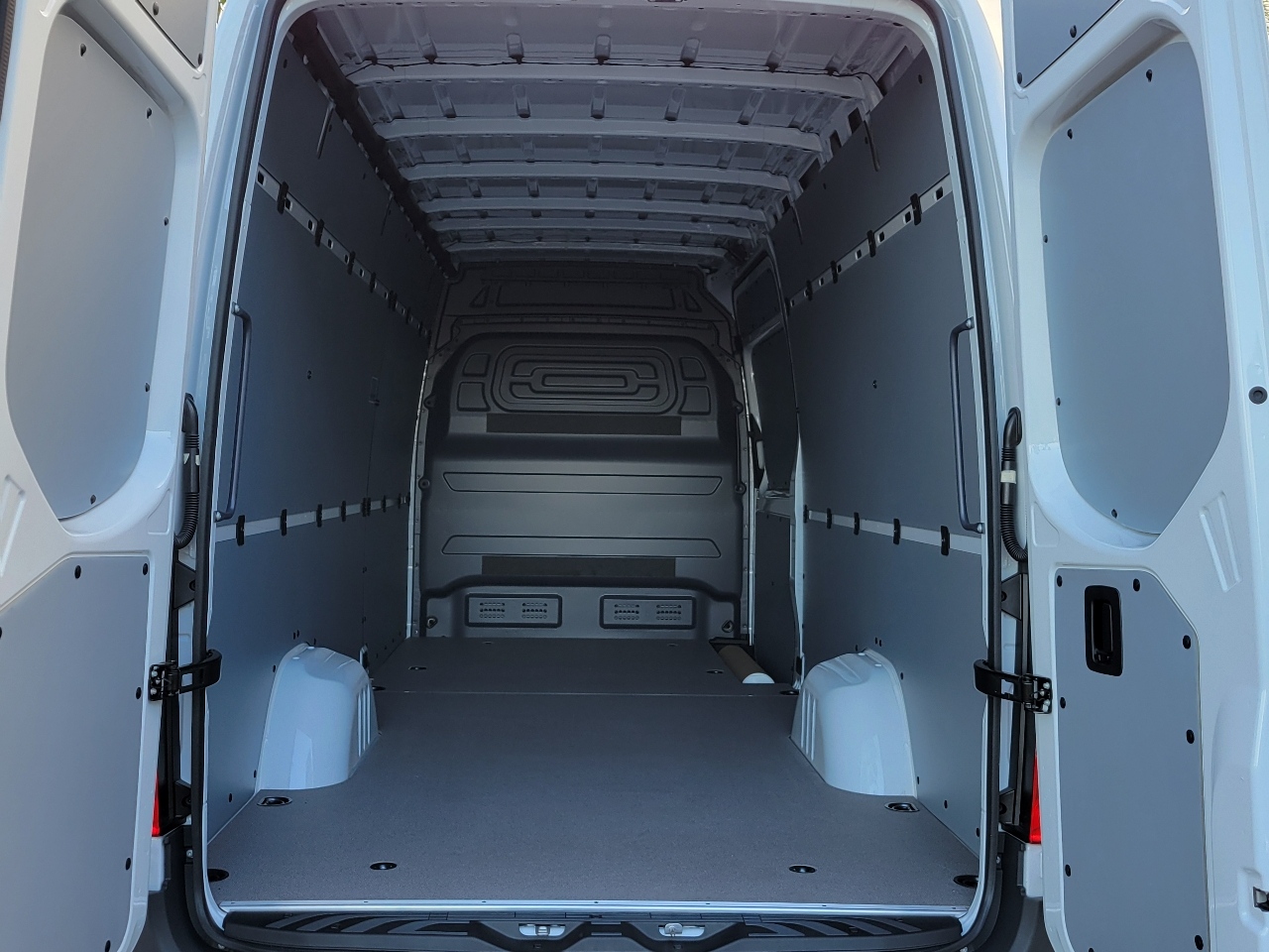 2024 Mercedes-Benz eSprinter Cargo Van  6