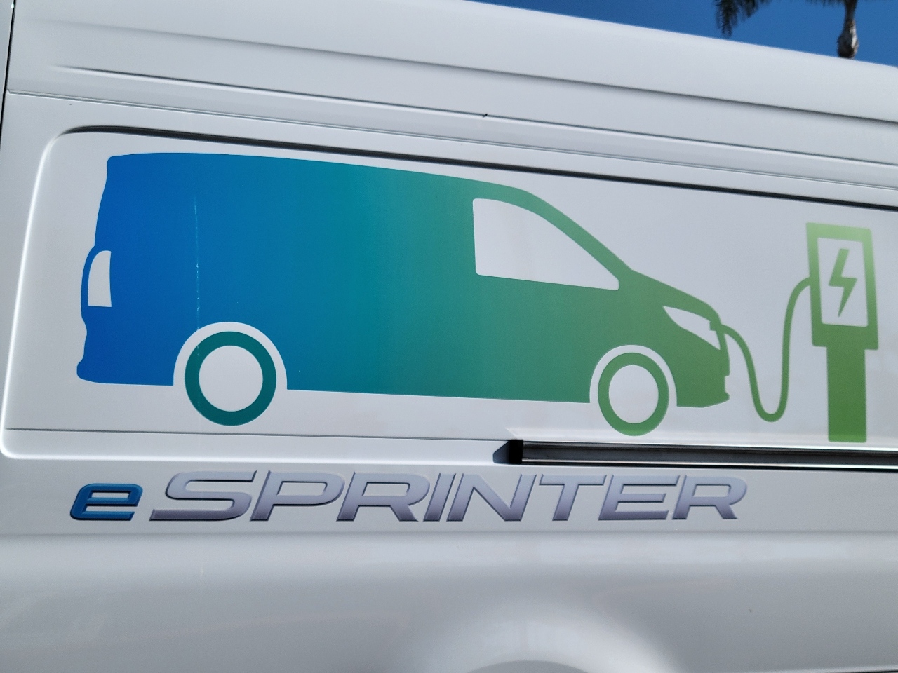 2024 Mercedes-Benz eSprinter Cargo Van  20