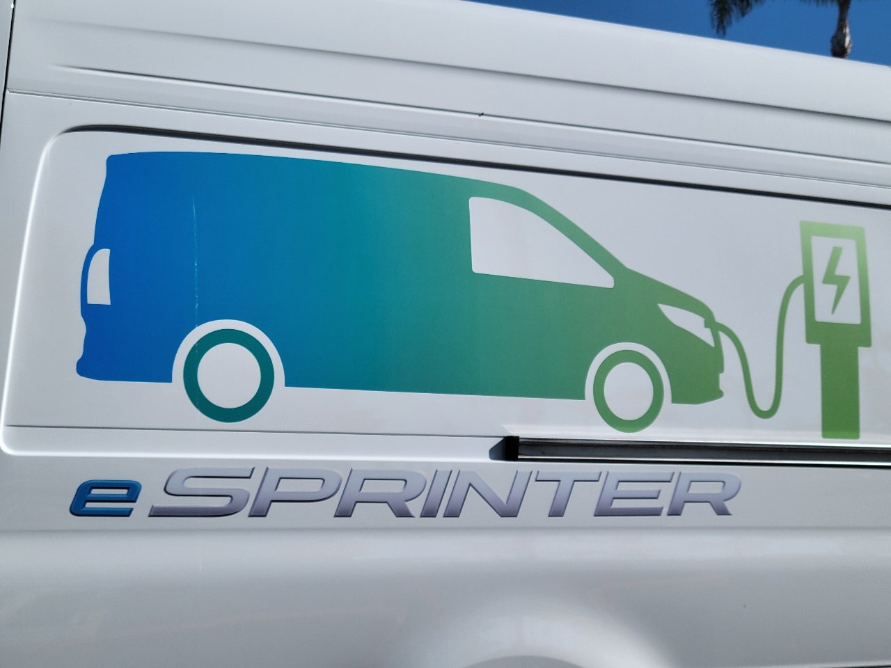 2024 Mercedes-Benz eSprinter Cargo Van  40