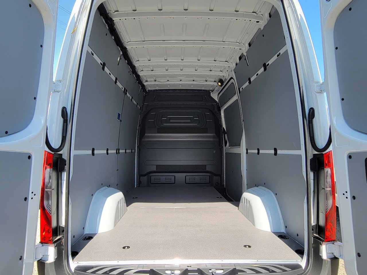 2024 Mercedes-Benz Sprinter Cargo Van  18