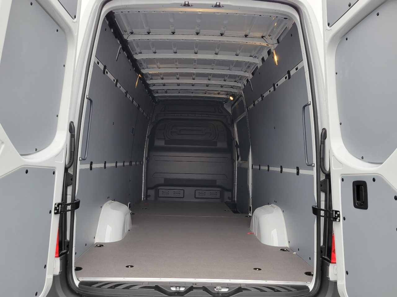 2024 Mercedes-Benz eSprinter Cargo Van  6