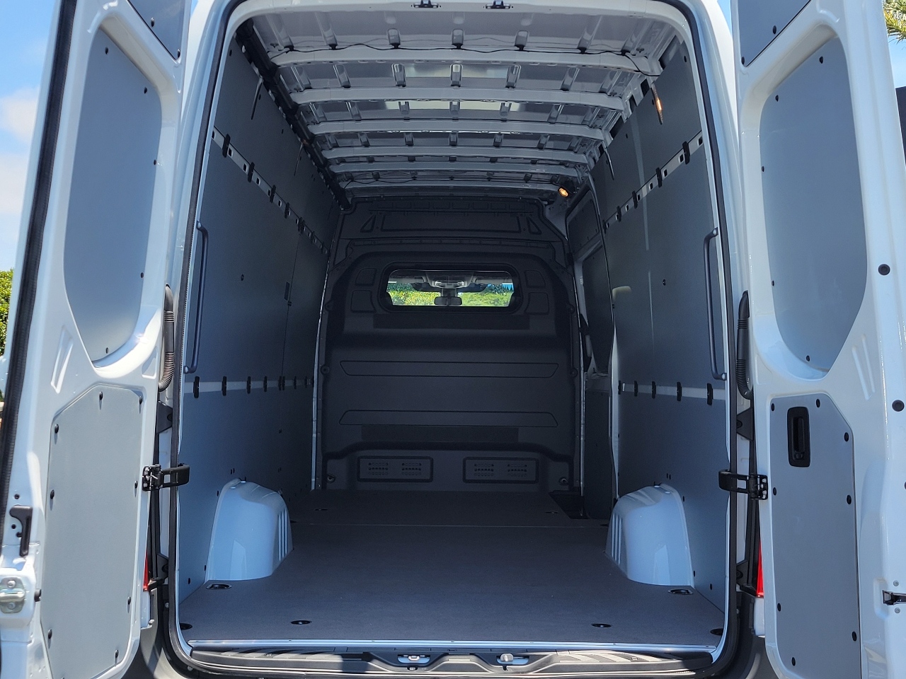 2024 Mercedes-Benz eSprinter Cargo Van  7