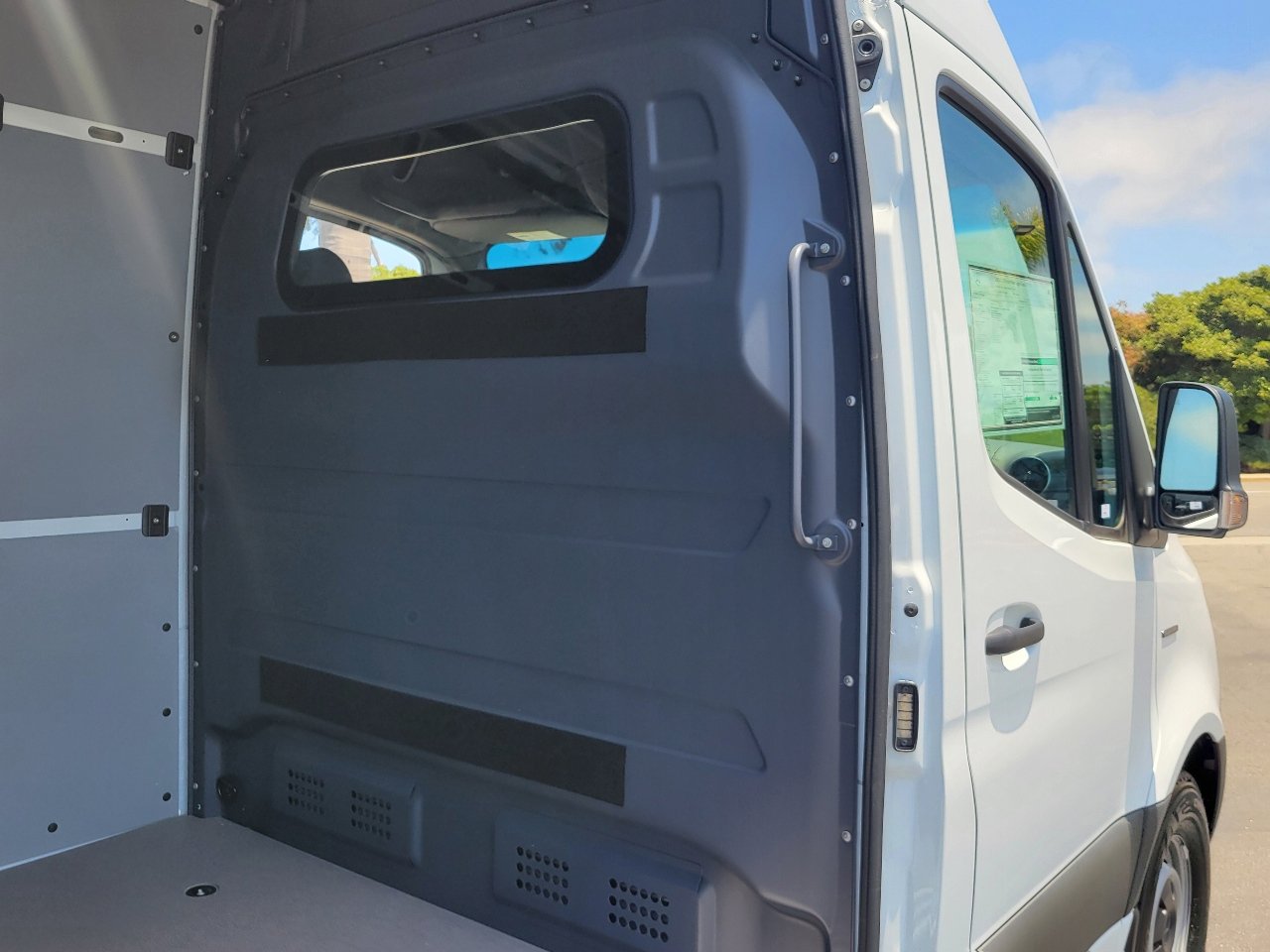 2024 Mercedes-Benz eSprinter Cargo Van  17