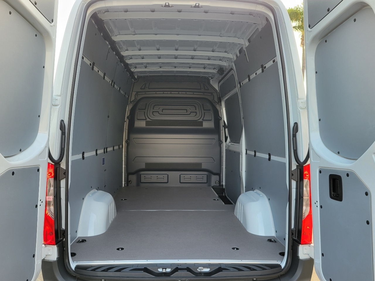 2024 Mercedes-Benz Sprinter Cargo Van  5