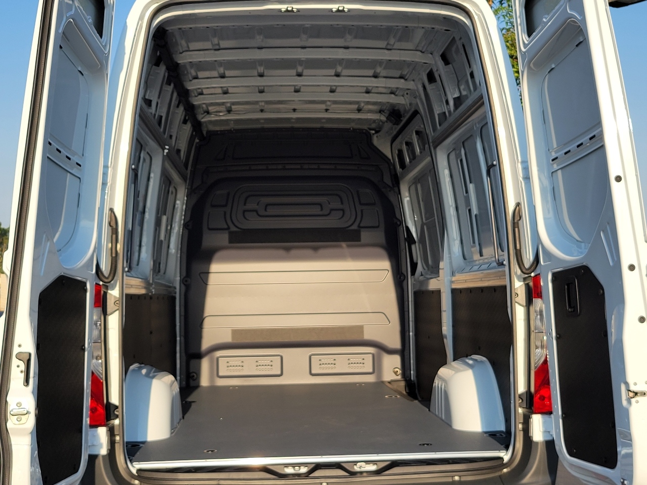 2025 Mercedes-Benz Sprinter Cargo Van  7