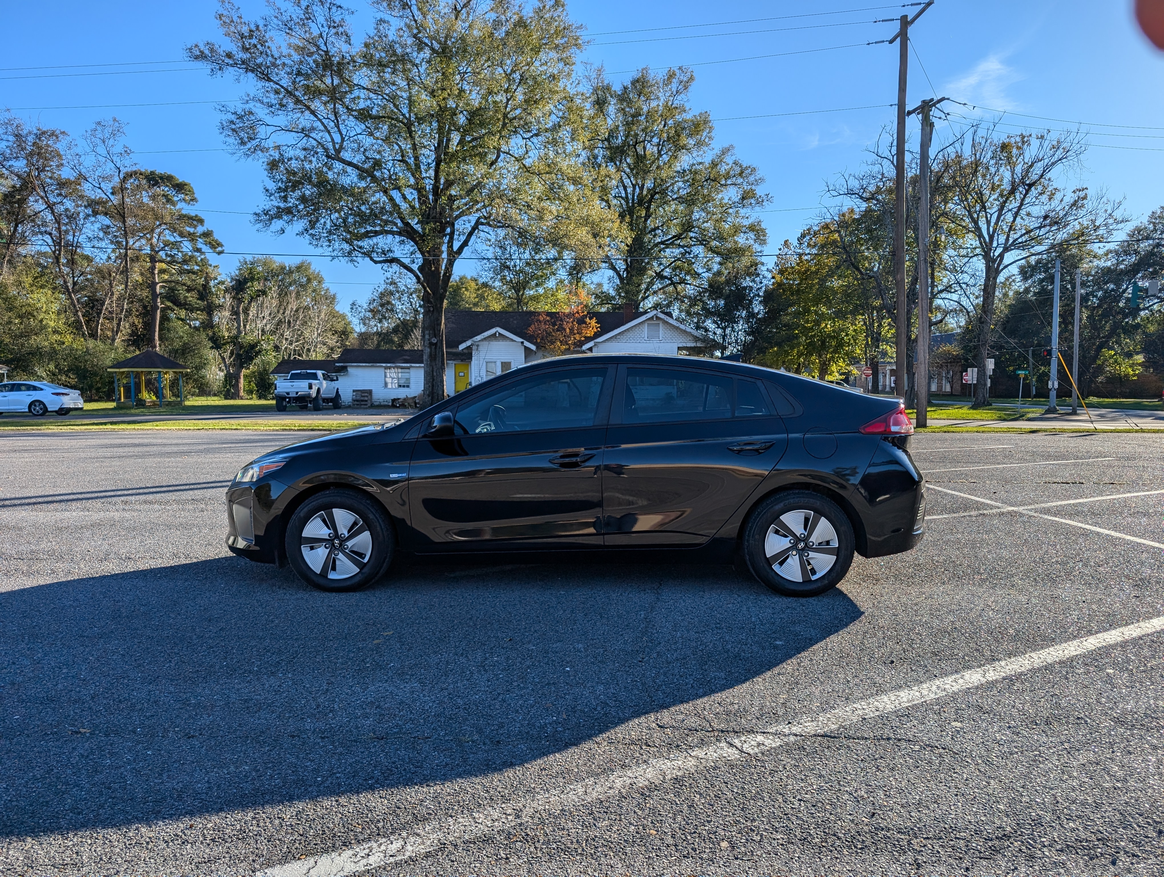 2019 Hyundai Ioniq Hybrid Blue 2