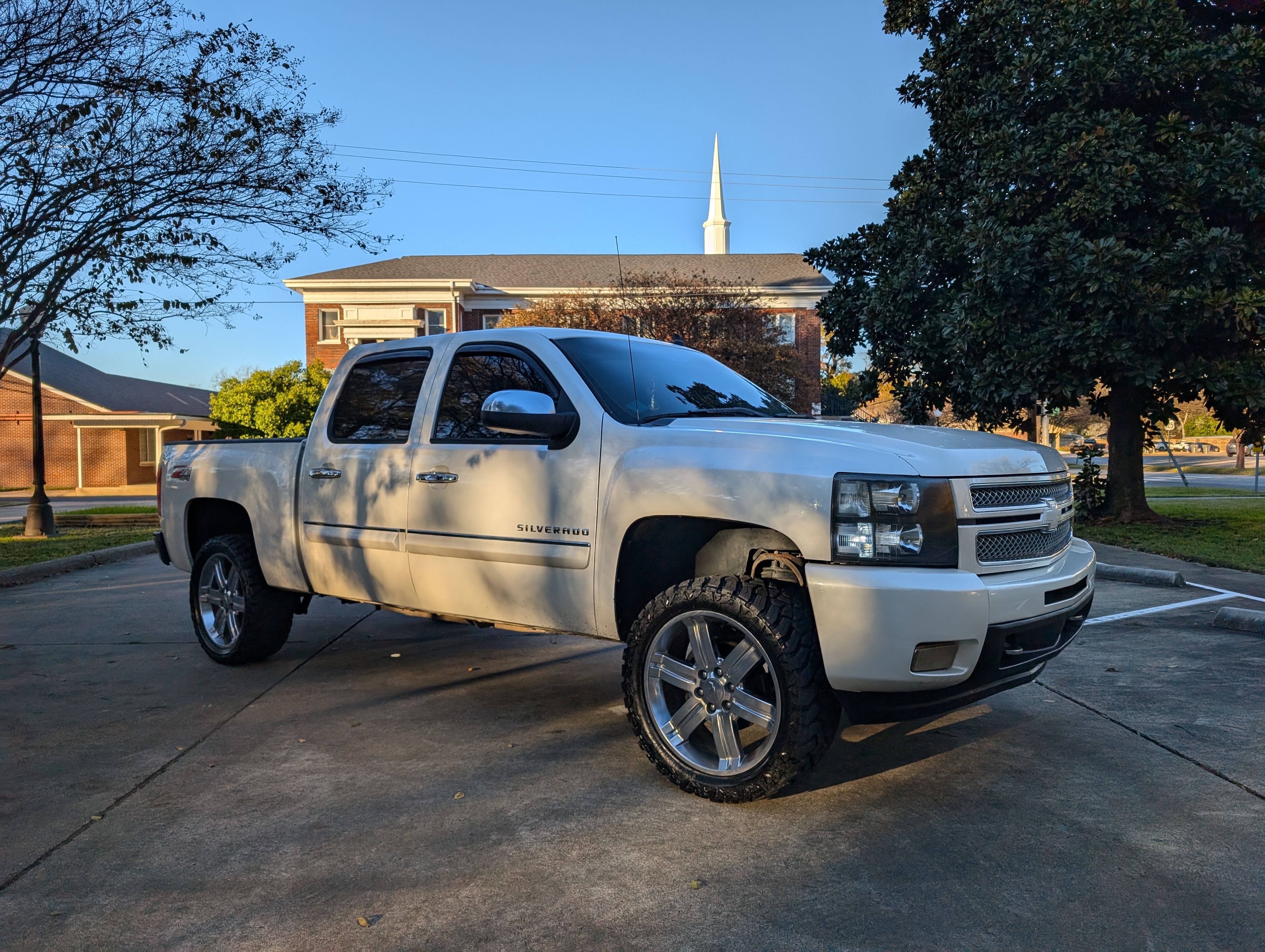 2012 Chevrolet Silverado 1500 LTZ Crew Cab 4WD 8