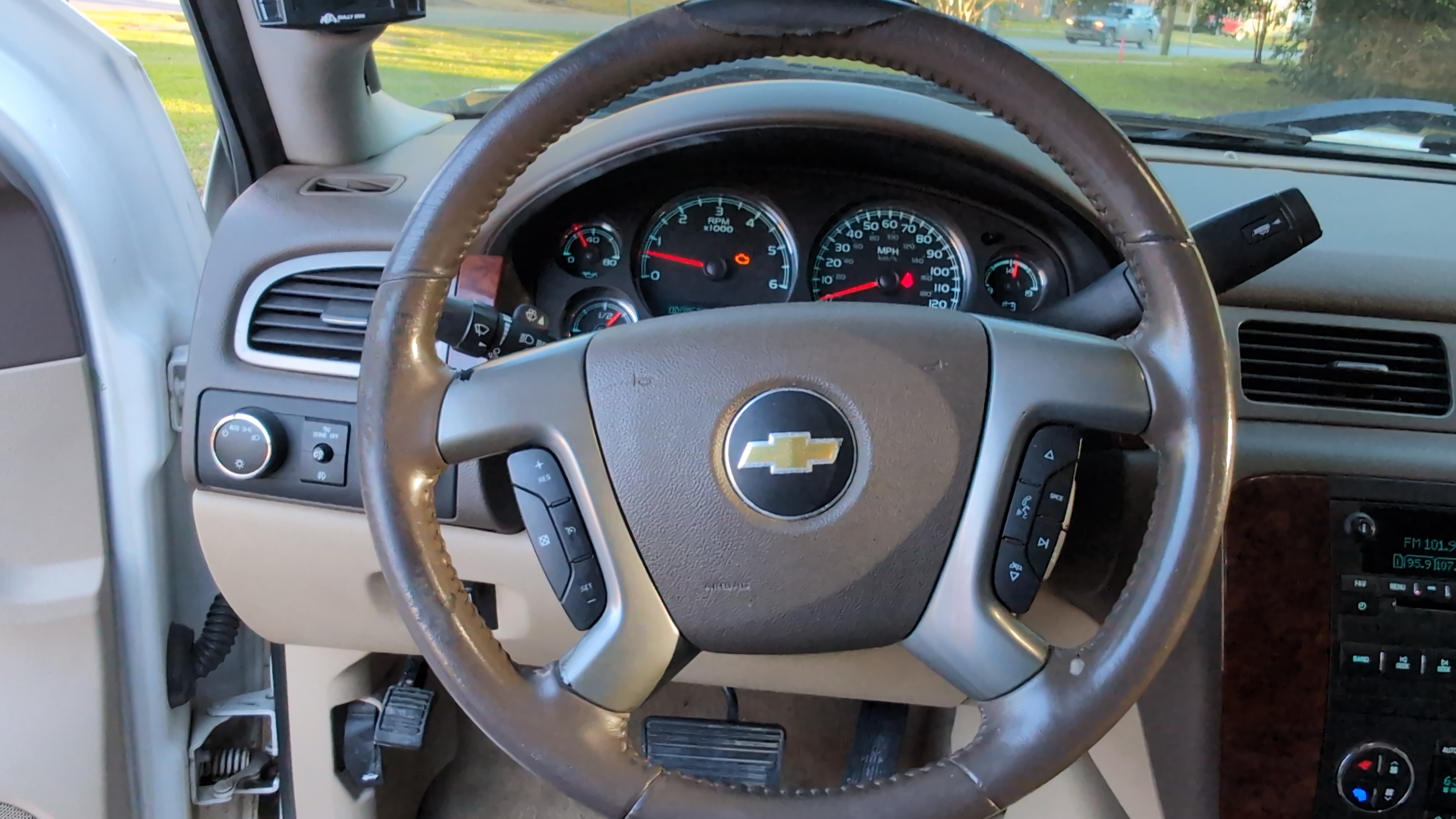 2012 Chevrolet Silverado 1500 LTZ Crew Cab 4WD 23