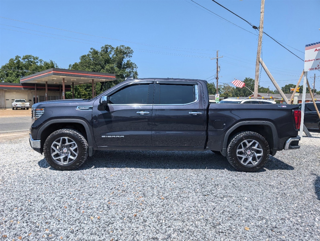 2022 GMC Sierra 1500 SLT Crew Cab 4WD 2