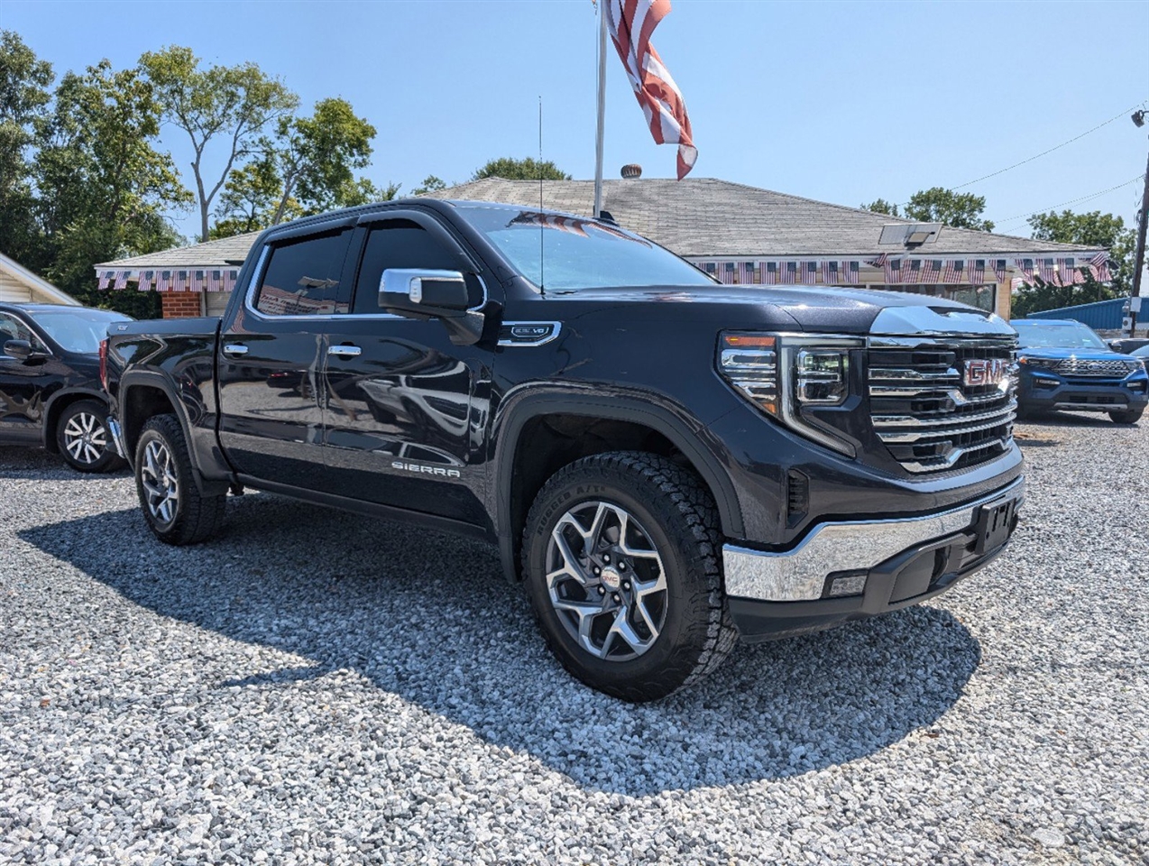 2022 GMC Sierra 1500 SLT Crew Cab 4WD 8