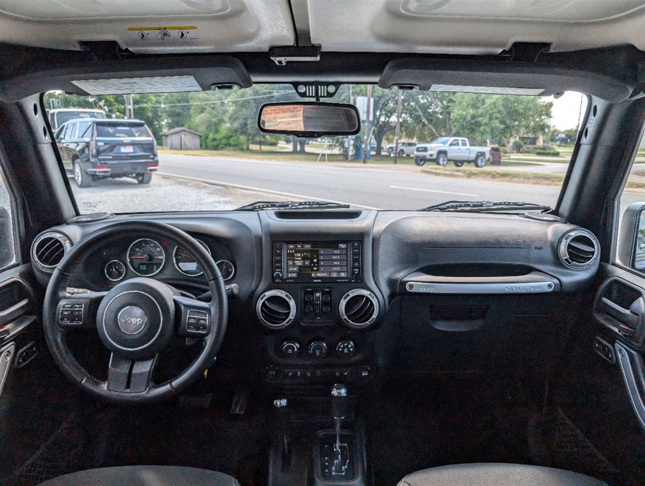 2017 Jeep Wrangler Unlimited Rubicon 4WD 29