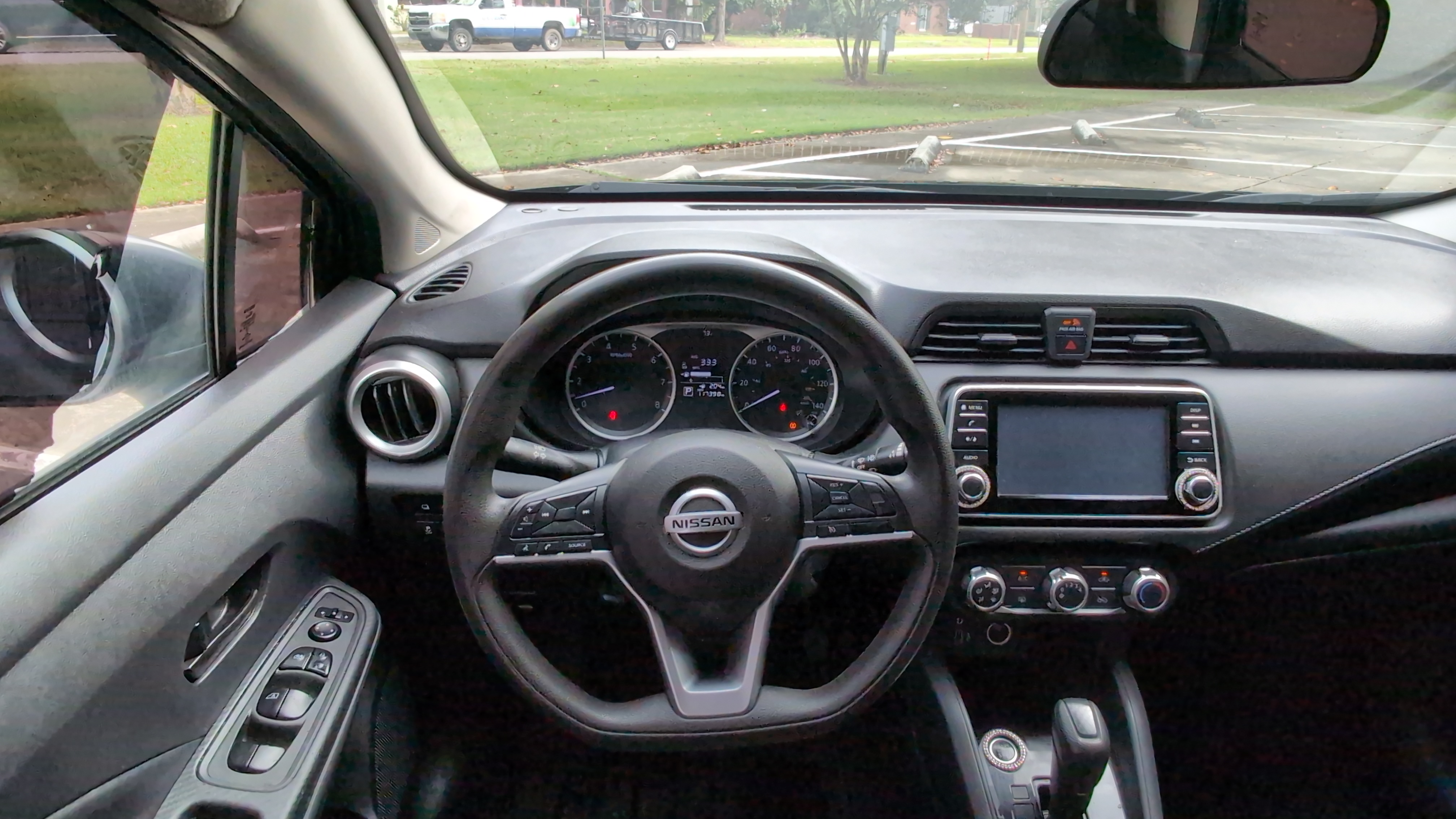 2021 Nissan Versa S CVT 32