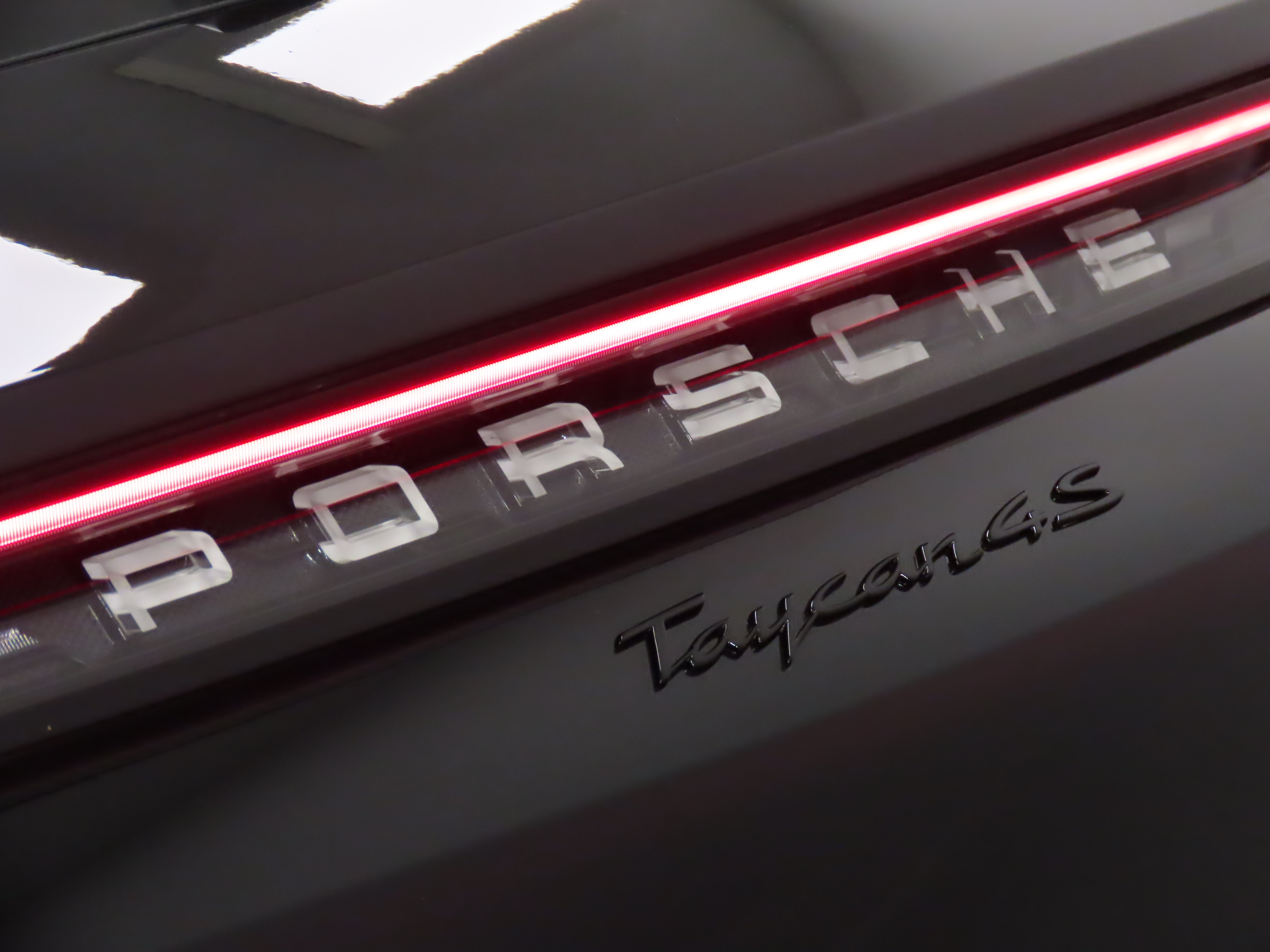 2024 Porsche Taycan Cross Turismo 4S 9