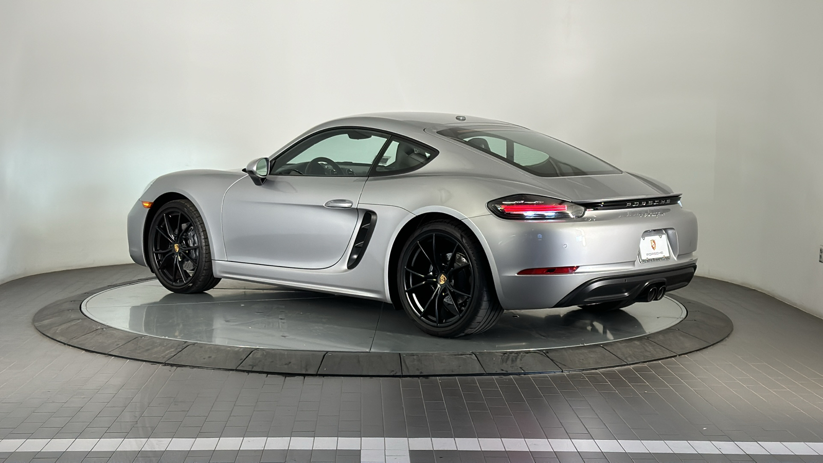 2024 Porsche 718 Cayman  3