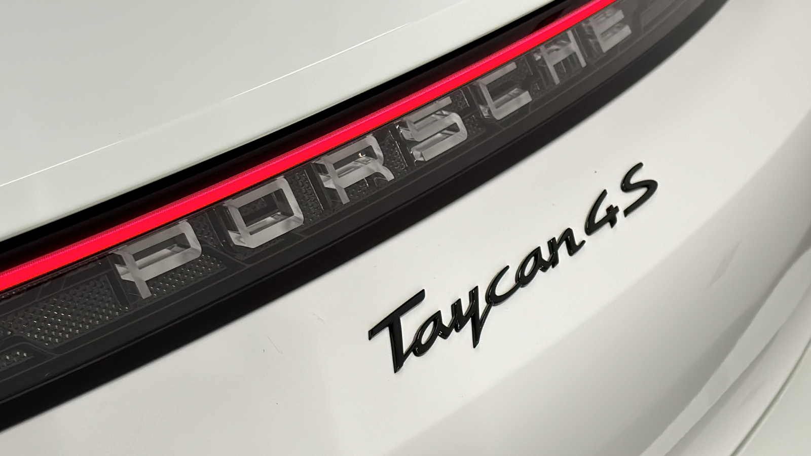 2025 Porsche Taycan 4S 9