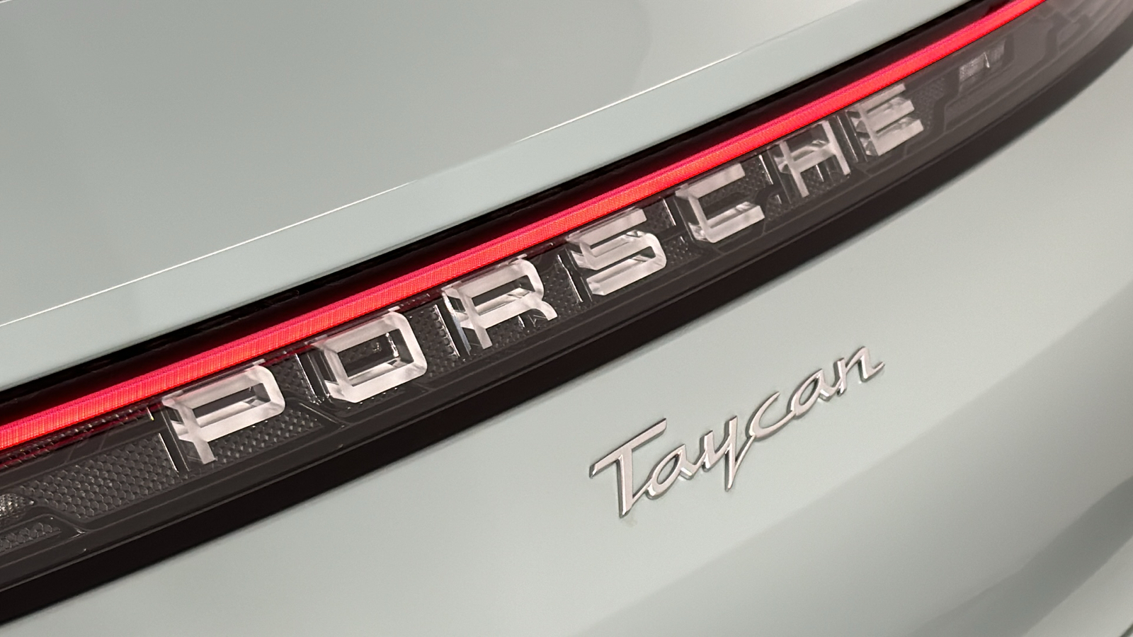 2025 Porsche Taycan  9