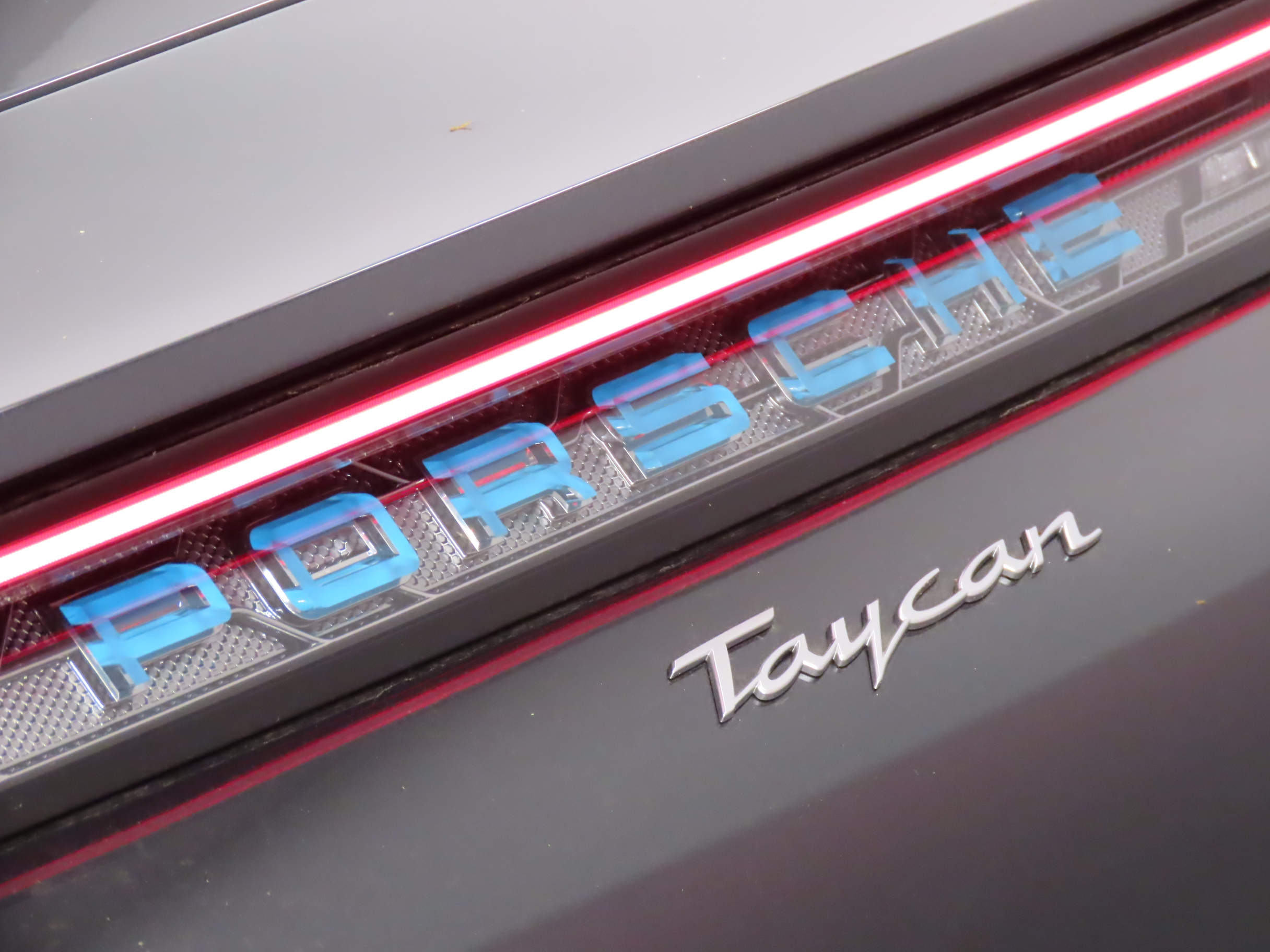 2025 Porsche Taycan  9