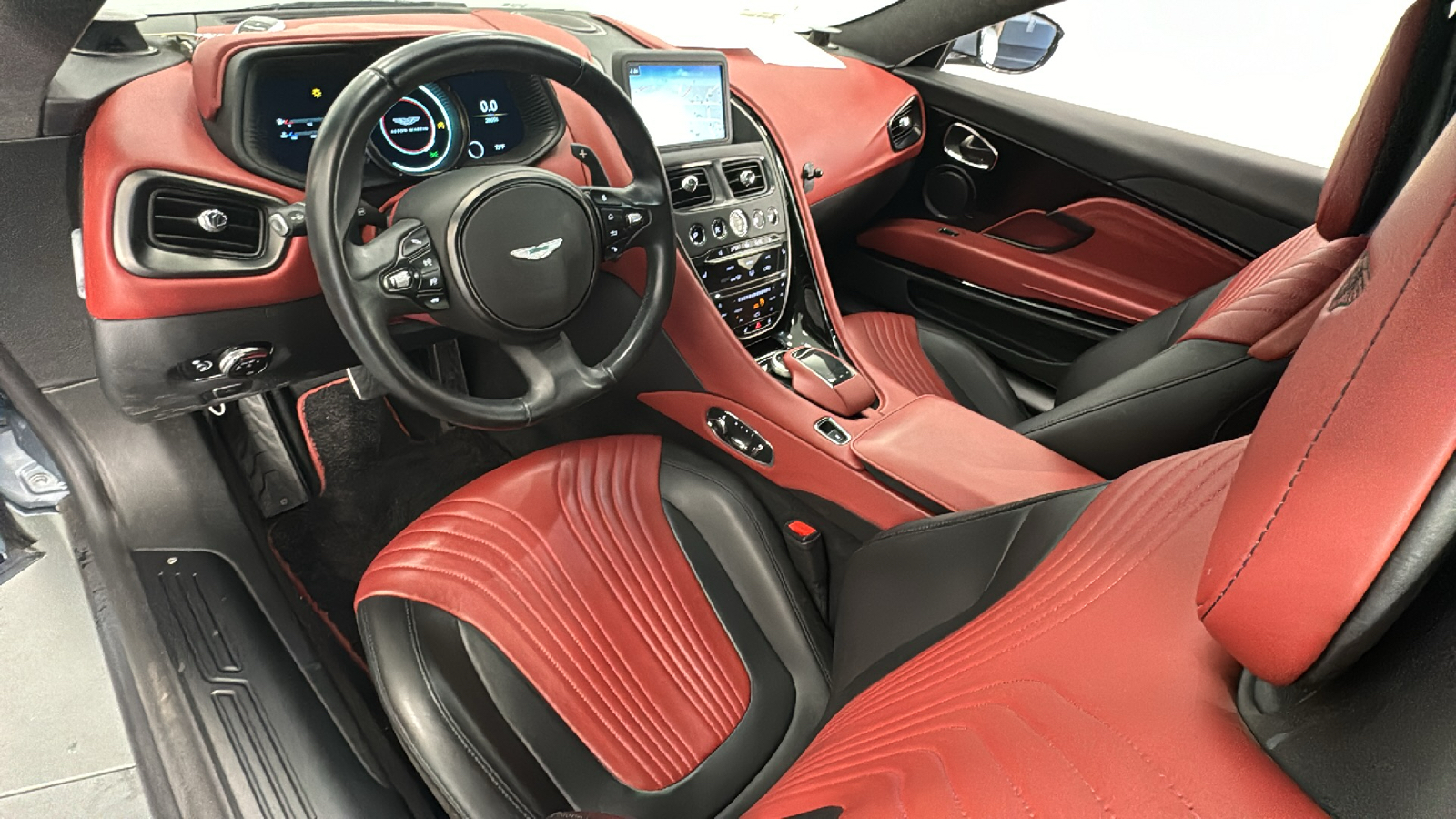 2017 Aston Martin DB11 Base 32